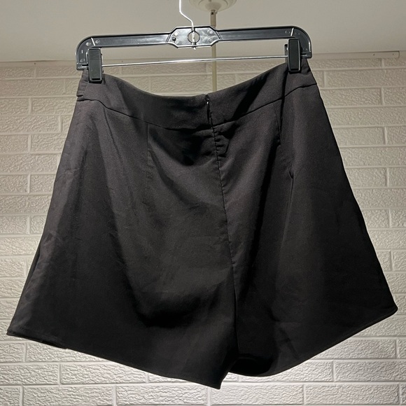 Have Black Skirt with Gold Accents‎ - Picture 2 of 5